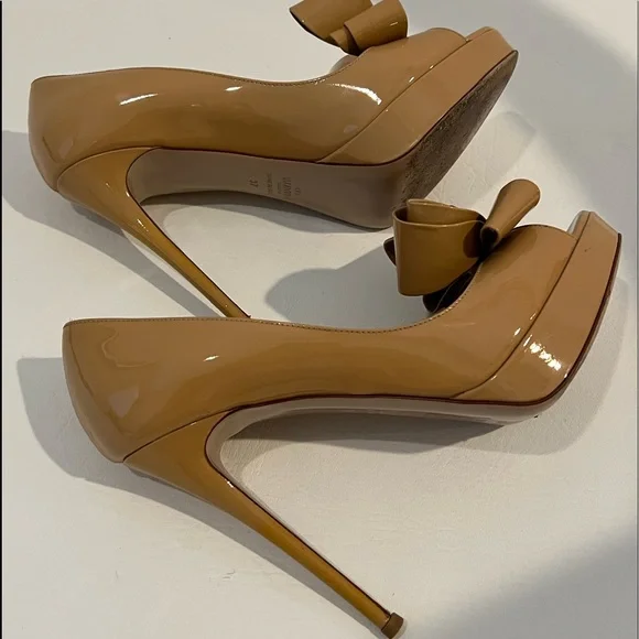 Valentino Garavani bow Nude patent platform pumps Size 37/ 7 EXCELLENT - Picture 4 of 9